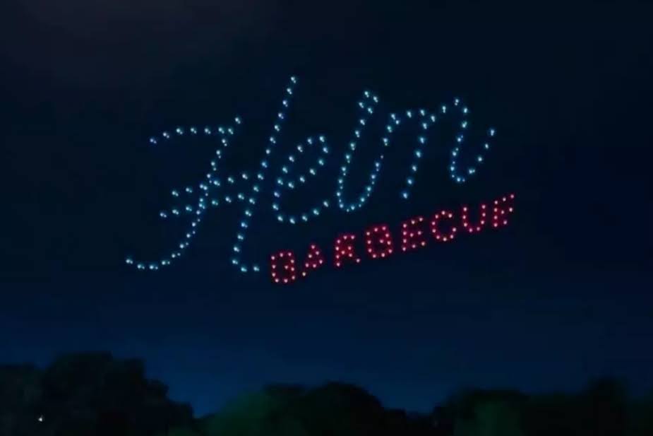Drone light show spelling 'Havri Parobcuc' at night